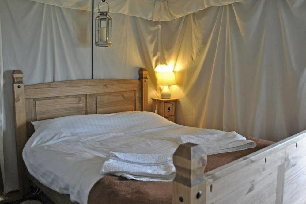 Bear Lodge - Glamping Lympne Exterior photo